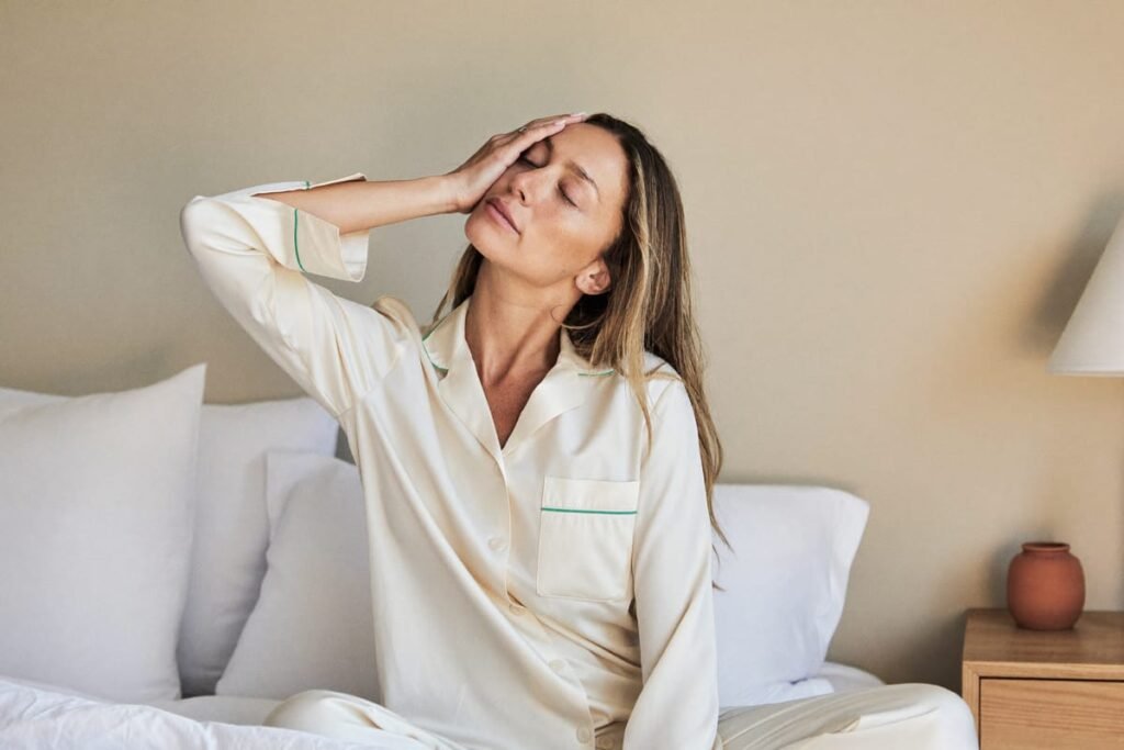 Mujer despierta de madrugada sin poder dormir